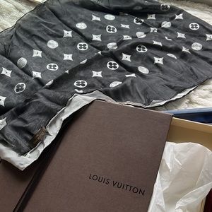 New in box Louis Vuitton black and gray wrap scarf/shawl